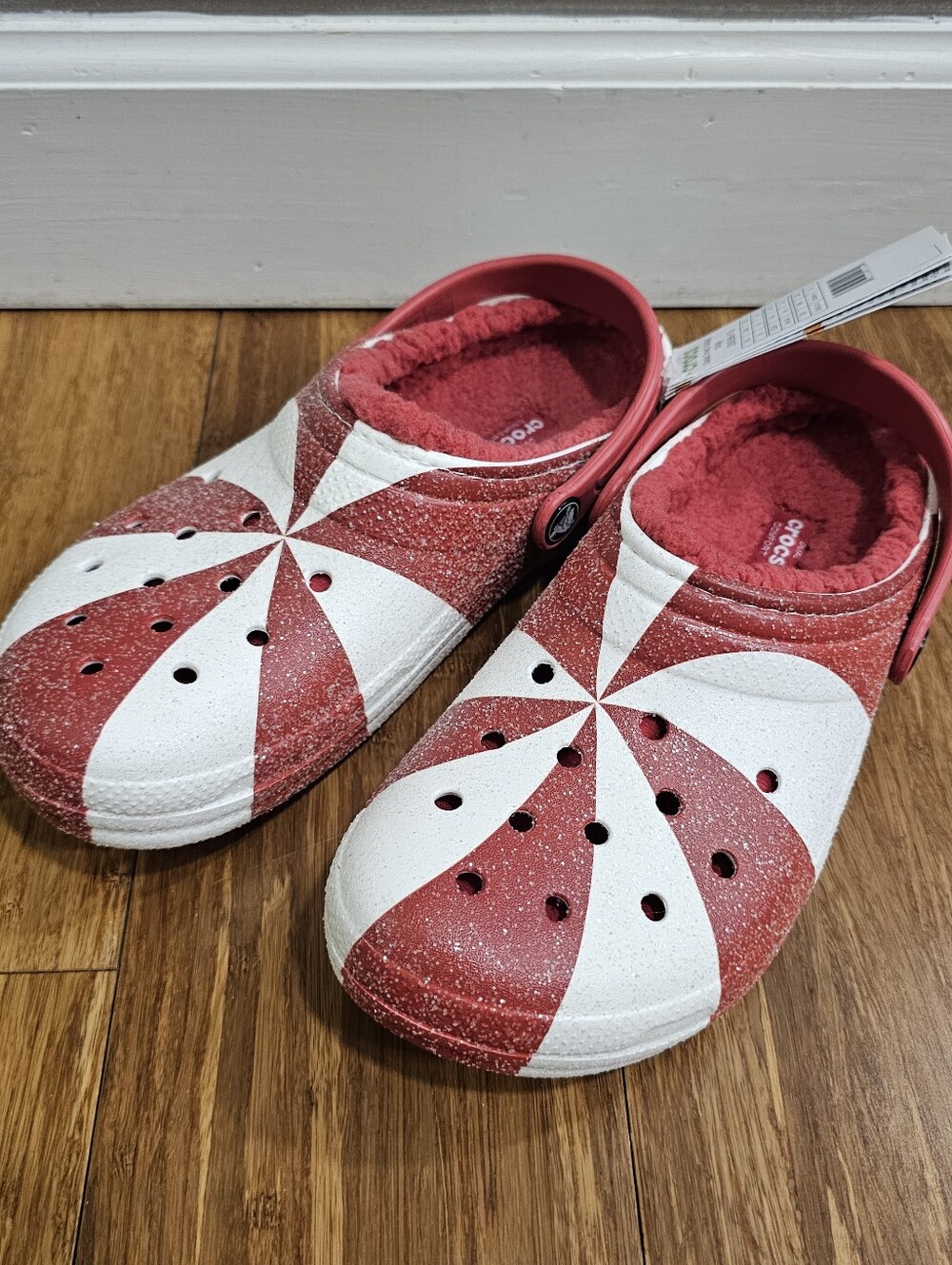 NWT Crocs Classic Lined Peppermint Candy Cane Clogs Junior J6 Women 7.5
